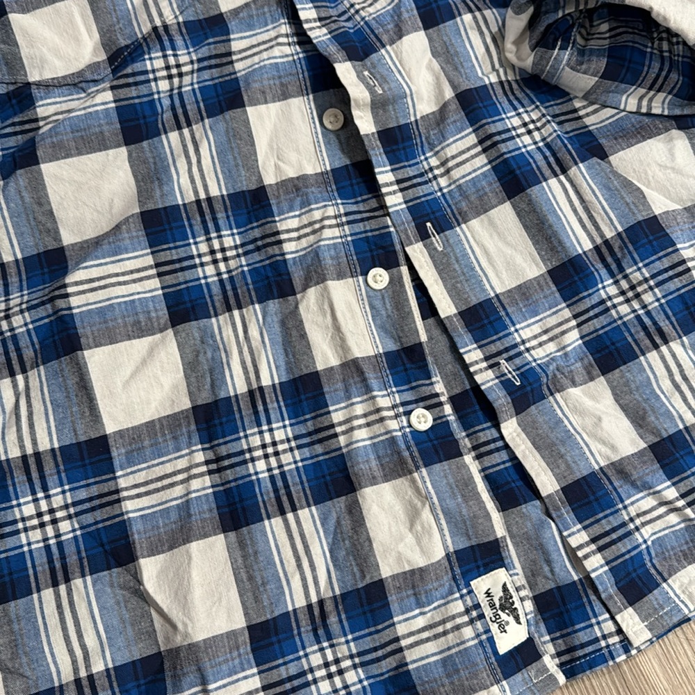 Wrangler button down - Picture 3 of 6